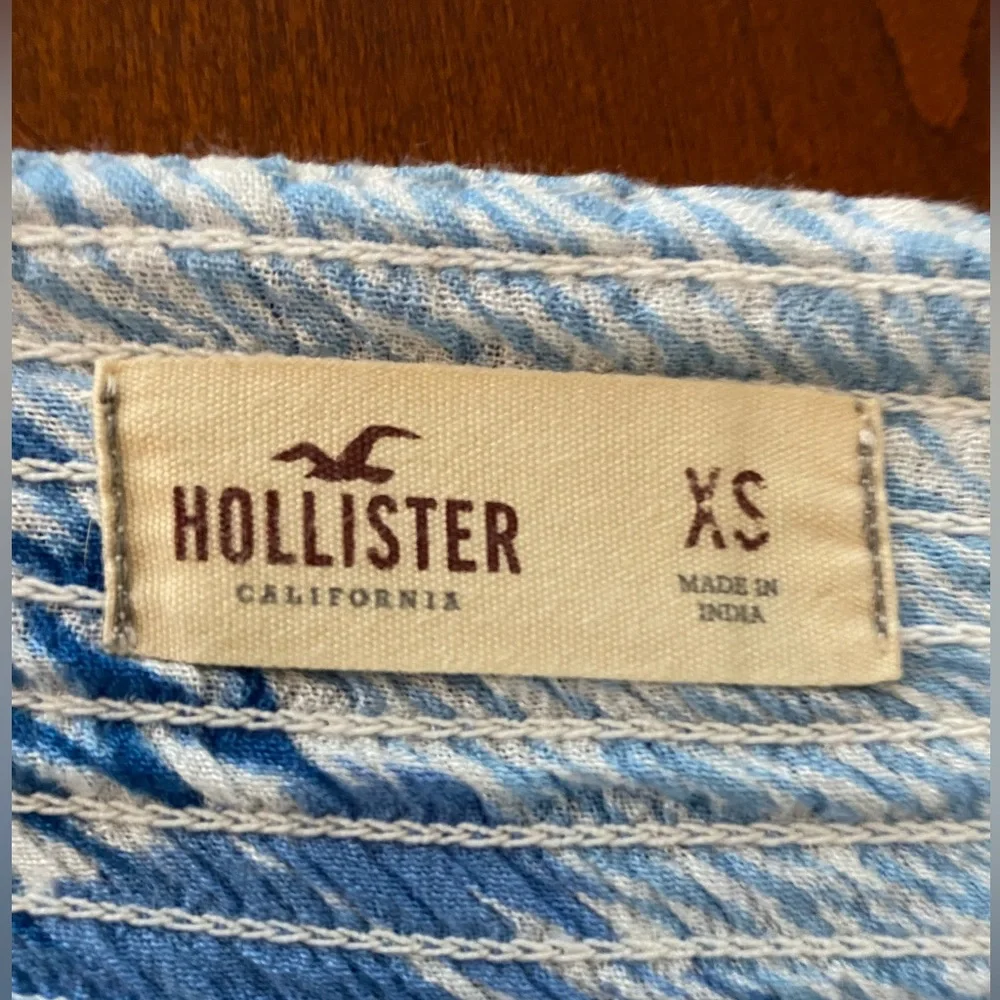 Hollister Light Blue Lace-Trim Patterned Cami & Chambray Button Crop Top Set - Picture 3 of 4